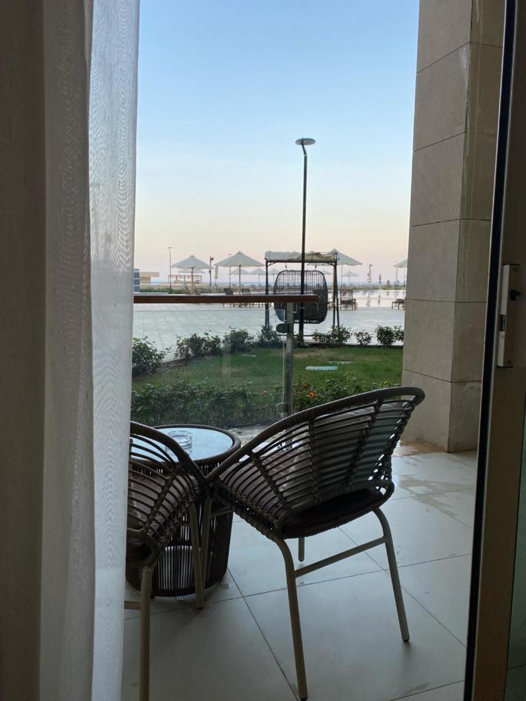 Tolip Resort El Galala Hills Ain Sukhna Exterior foto View of the hotel's pool