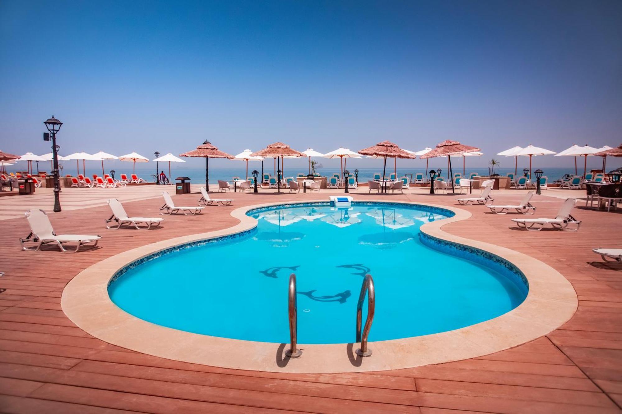 Tolip Resort El Galala Hills Ain Sukhna Exterior foto The pool at the Grand Hotel